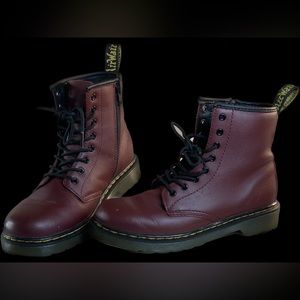Kids Dr Martens size 4 M Doc Martens used